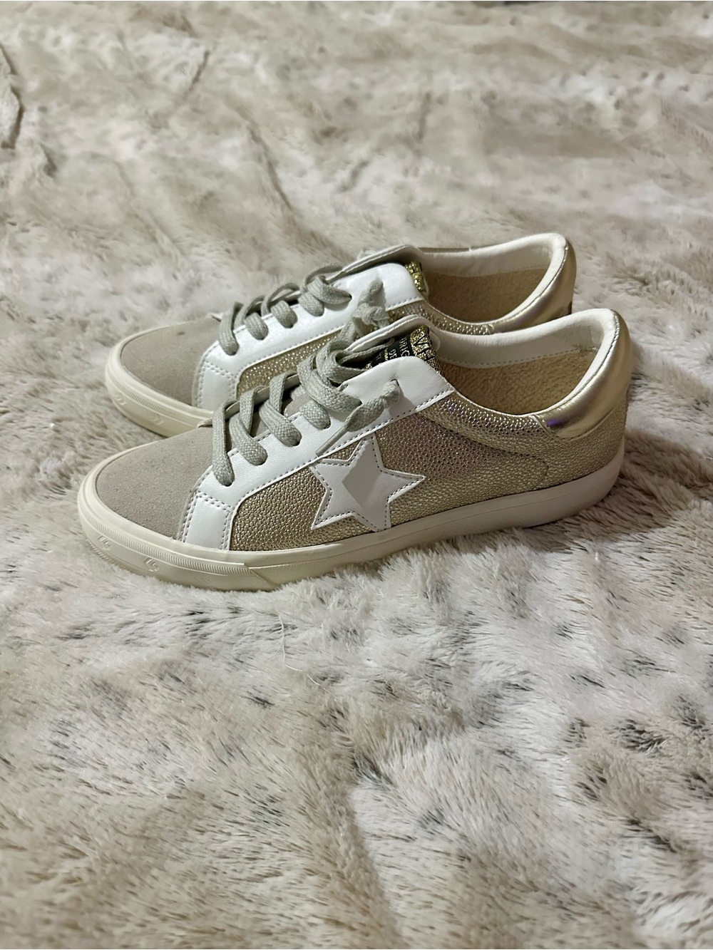 Women's Low-Top Star Accent Sneakers in Cream